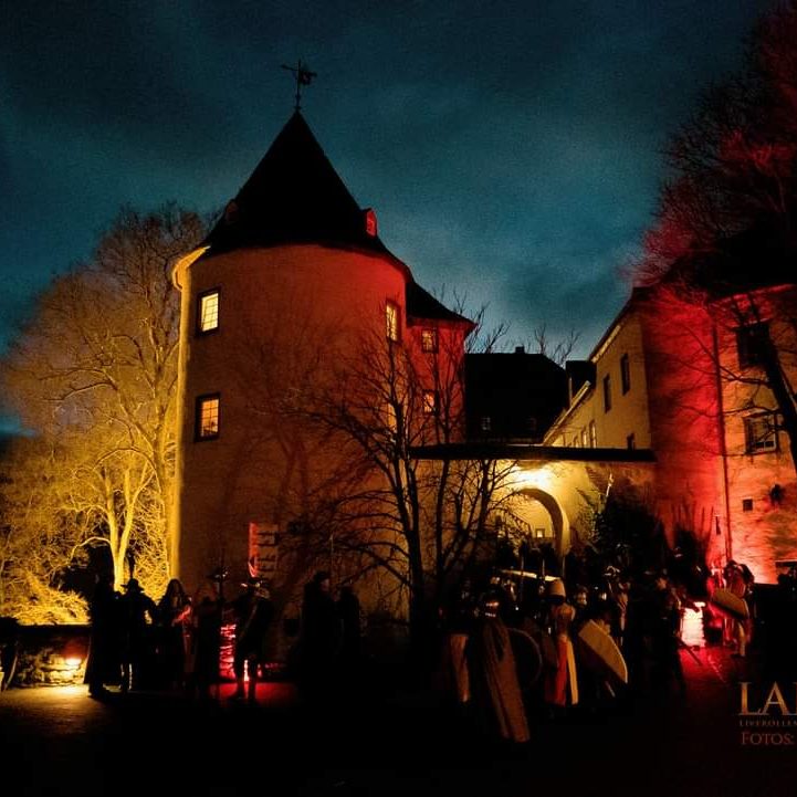 Burg Bilstein bei Nacht (illuminiert für Twilight LARP)